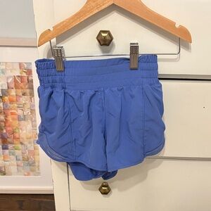 Lululemon 2.5 inch high rise hotty hots